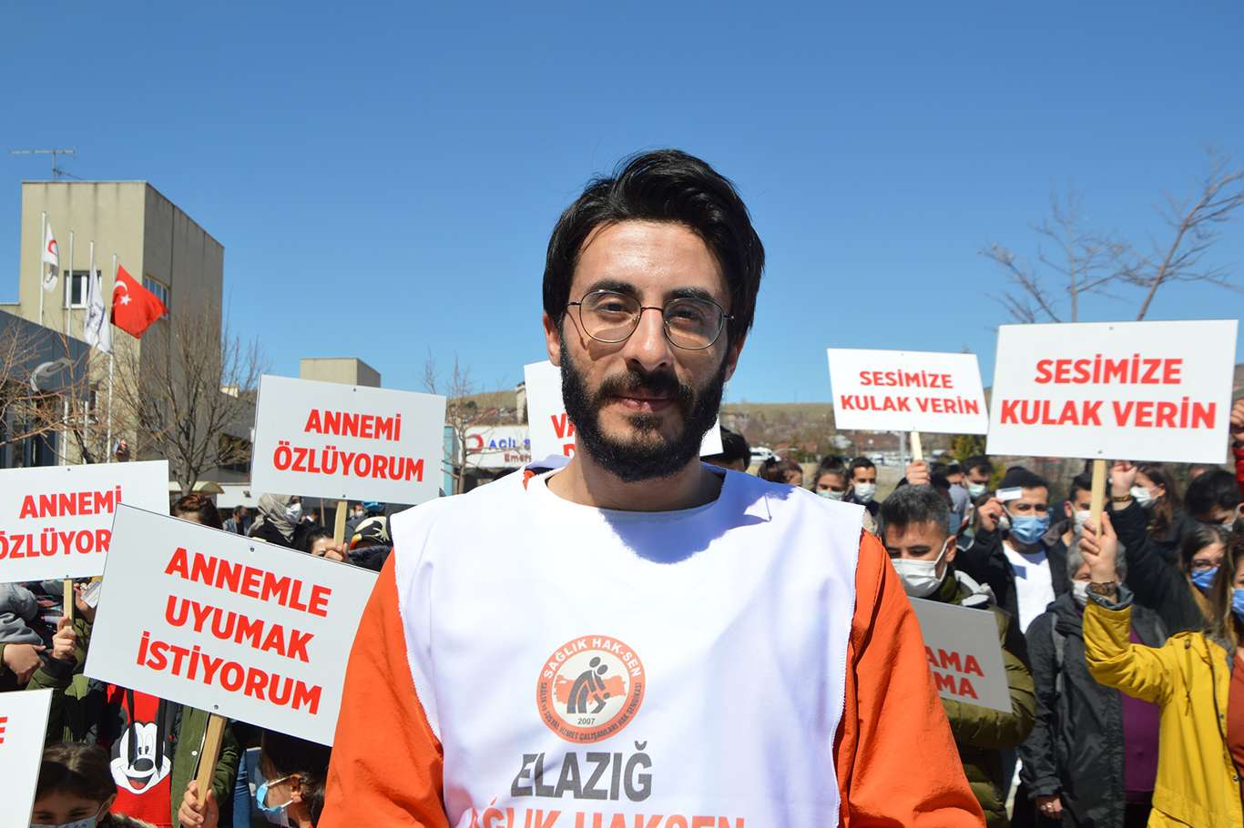 Fırat Üniversitesi'ndeki üçlü vardiya sorunu devam ediyor Fırat Üniversitesi'ndeki üçlü vardiya sorunu devam ediyor